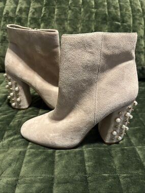 Steve Madden Light Cream Suede Studded Ankle Booties with Side Zip
